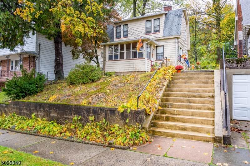 142 Orchard St - Photo 1