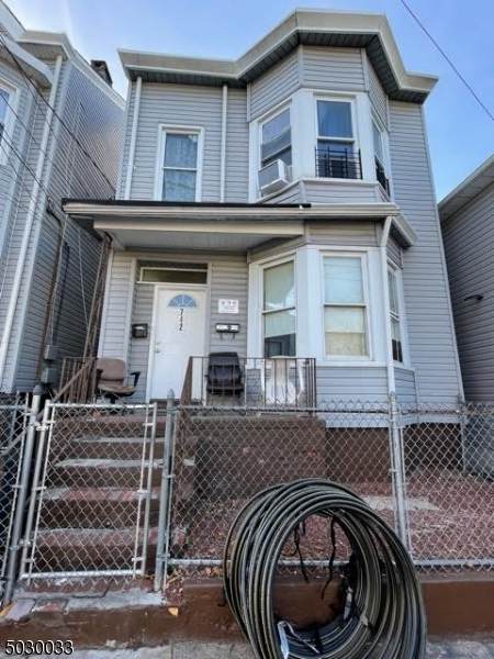 742 E 18Th St - Photo 1