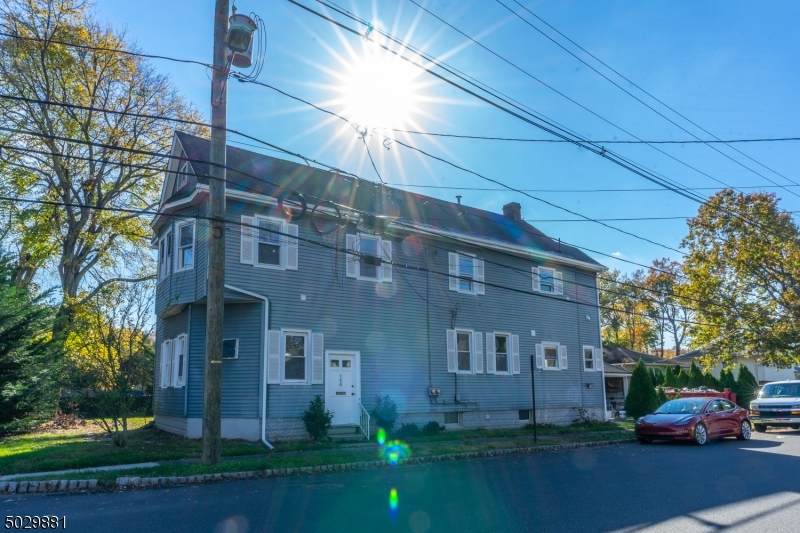 128 E Grove St - Photo 1