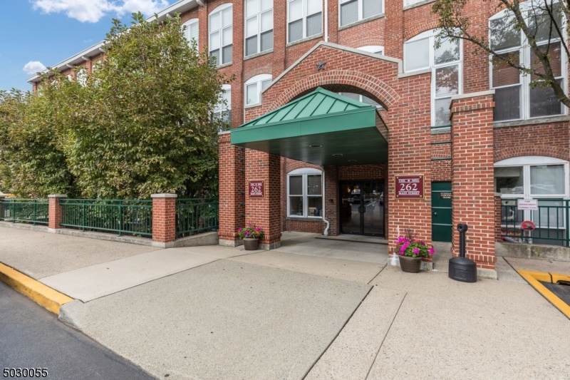 260 Main St - Photo 1