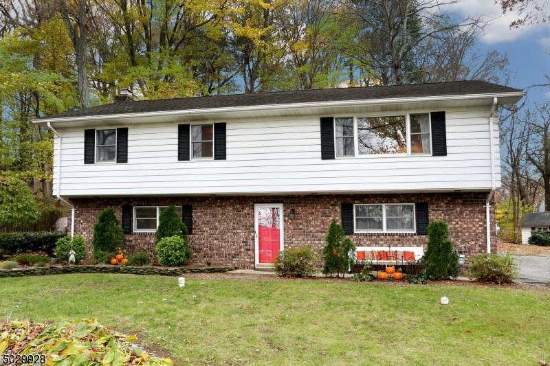 152 Skylands Rd - Photo 1