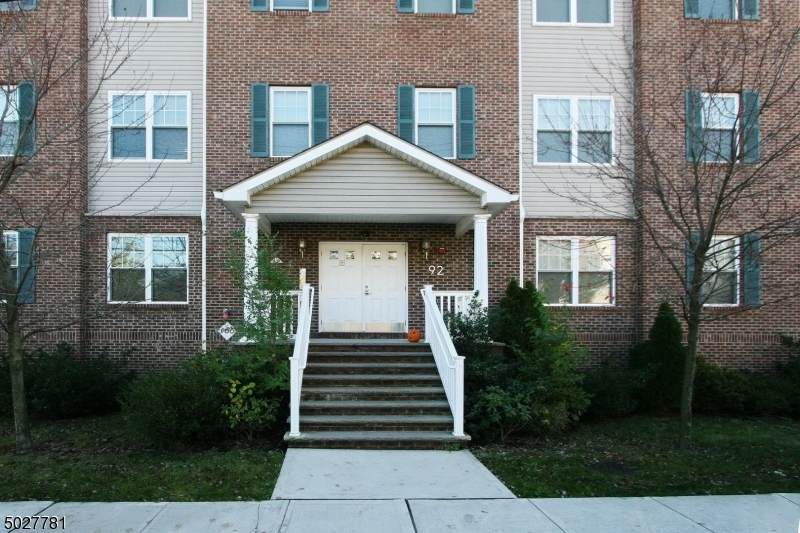 92 Willow St - Photo 1