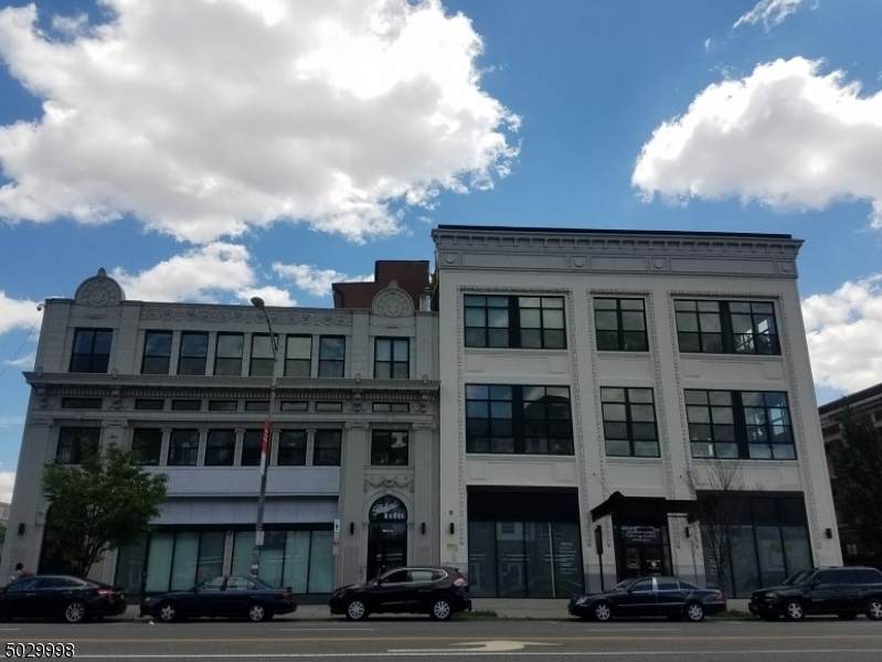 1004 Broad St - Photo 1