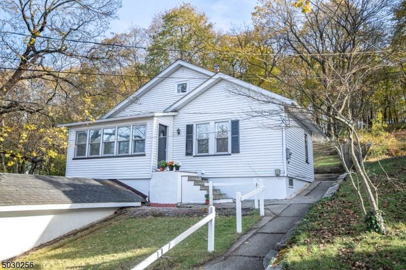 25 Hillside Ter - Photo 1