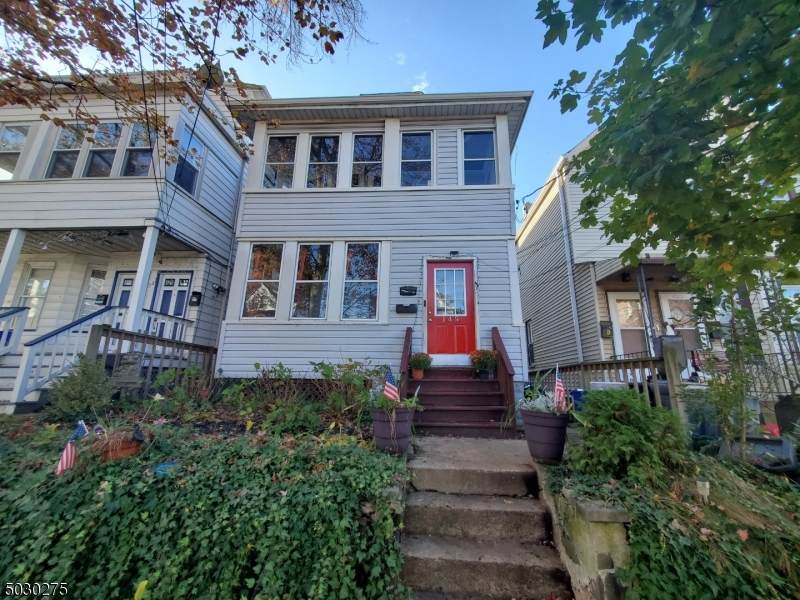 145 Baldwin St - Photo 1