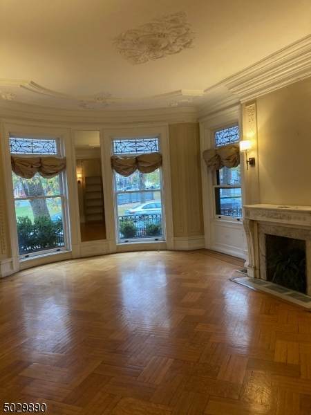 59 Lincoln Park - Photo 1