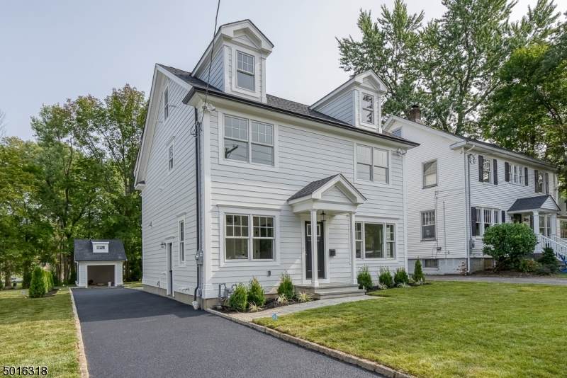 16 Garden Avenue - Photo 1