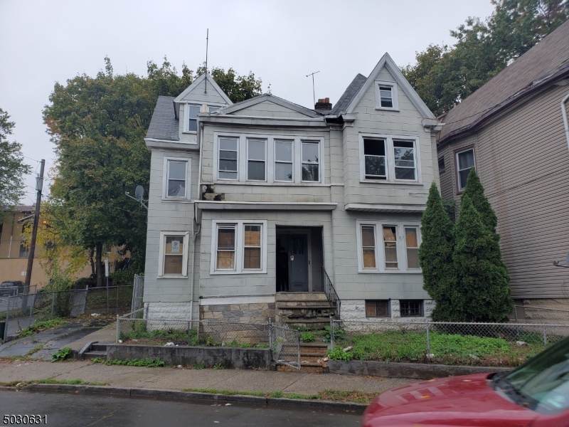 193 Seymour Ave - Photo 1