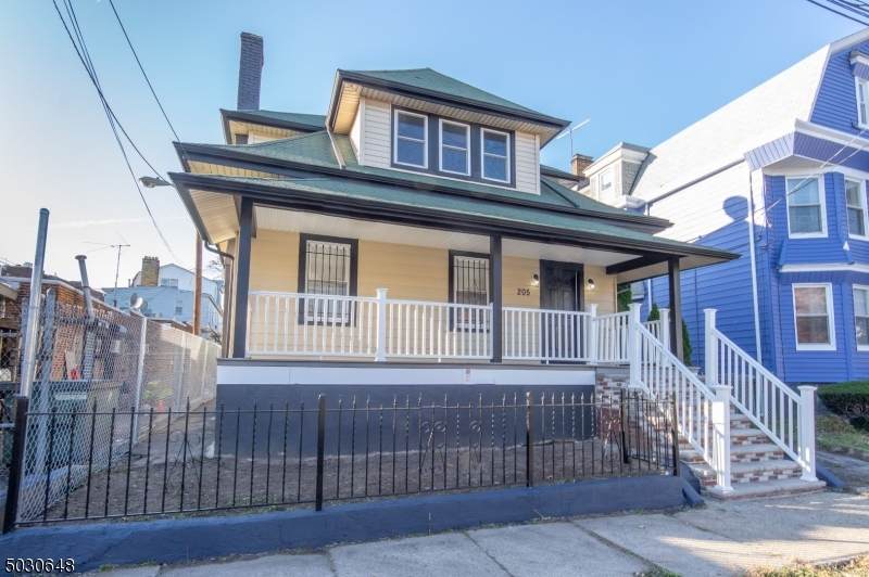 201 Isabella Ave - Photo 1
