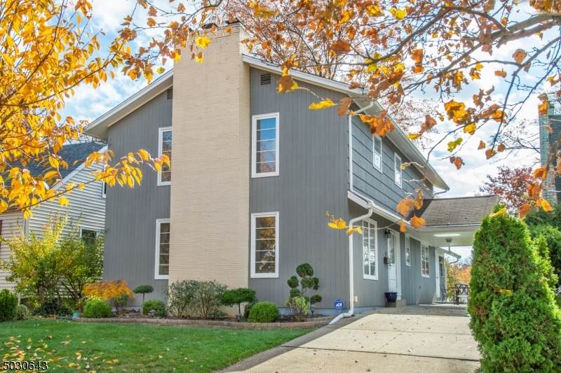 435 Greylock Pkwy - Photo 1