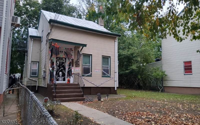 49 Bergen St - Photo 1