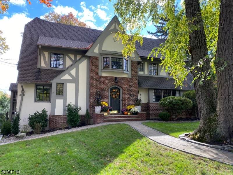 1420 Evergreen Ave - Photo 1