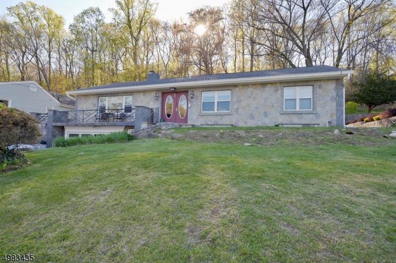 110 Watchung Dr - Photo 1