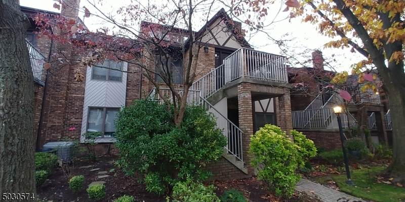900 Valley Rd - Photo 1