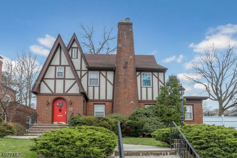 30 Clinton Ave - Photo 1