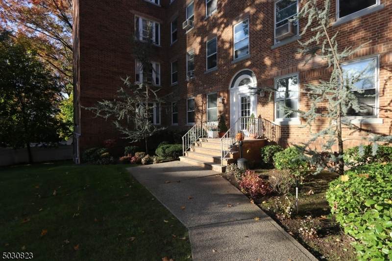250 Broad Ave - Photo 1
