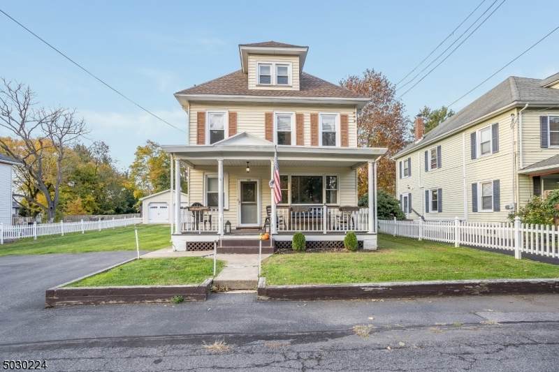 305 Prospect St - Photo 1