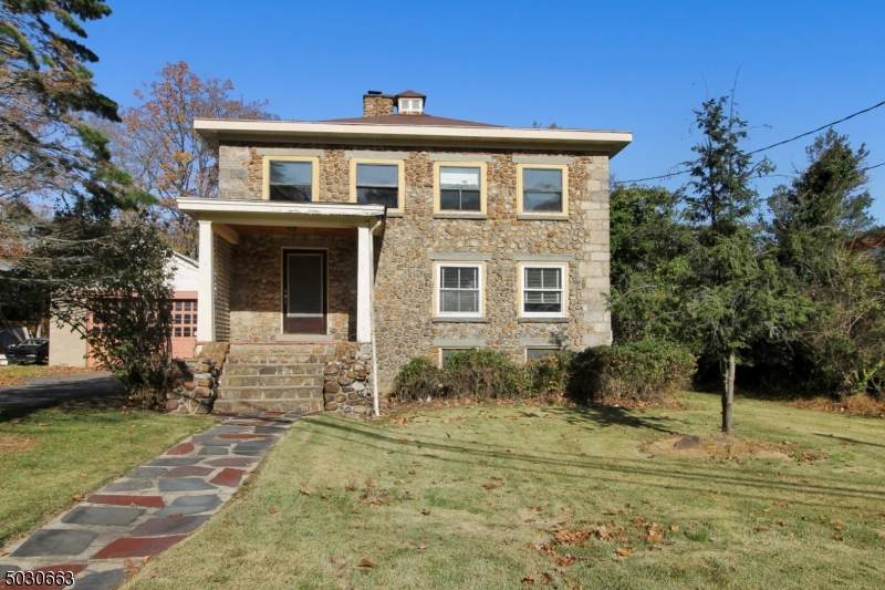 170 Boulevard - Photo 1