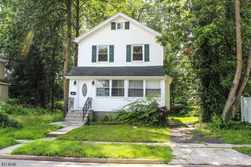 704 Spruce St - Photo 1