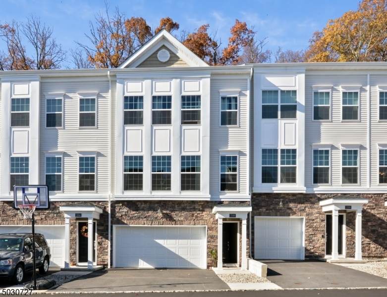 1506 Parkview Ln - Photo 1