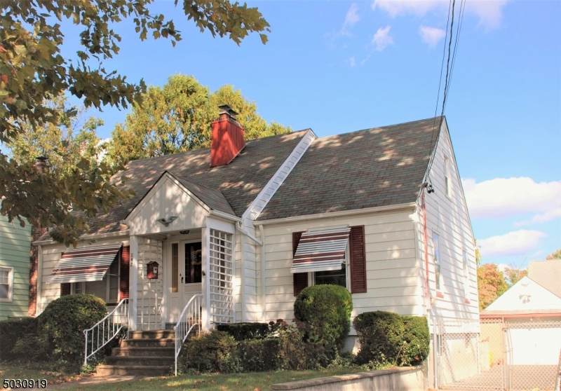 242 Sherwood Ave - Photo 1