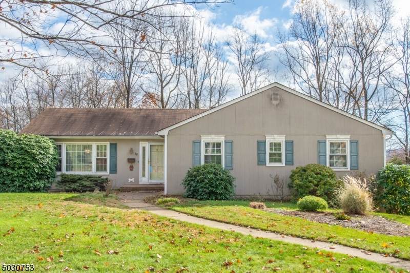 74 Crestwood Rd - Photo 1