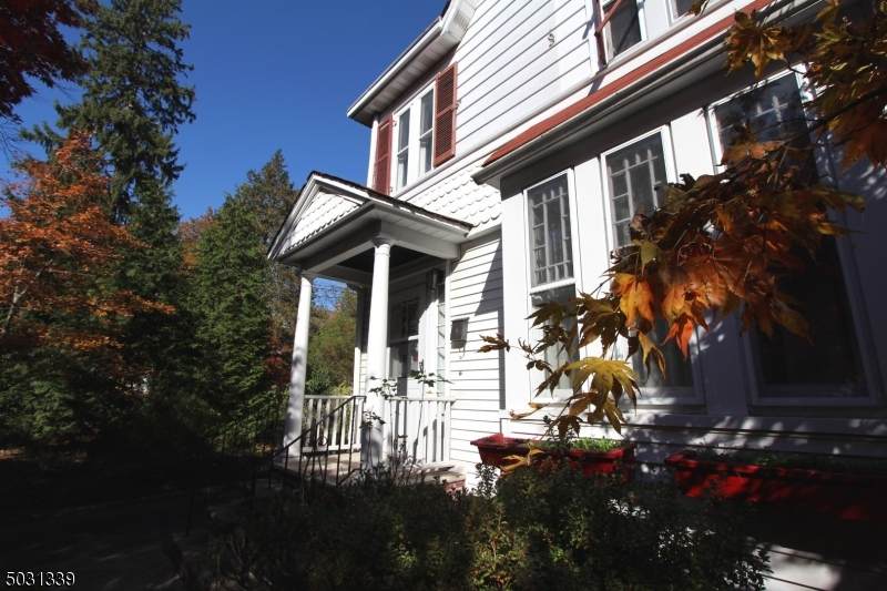 673 Broadway - Photo 1