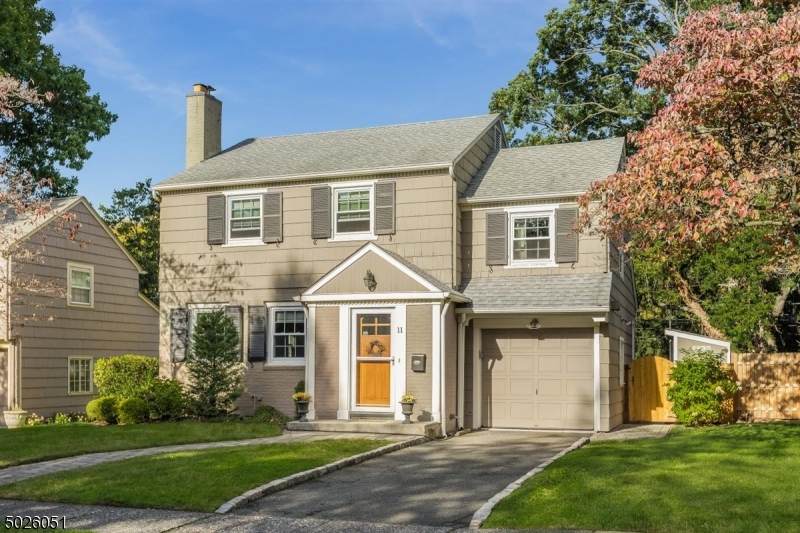 11 Victor Ave - Photo 1