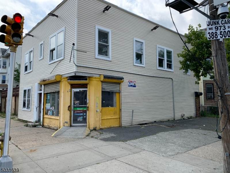 566 Hawthorne Ave - Photo 1