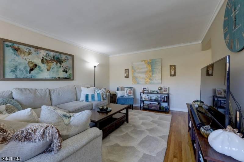 565 Grove St - Photo 1