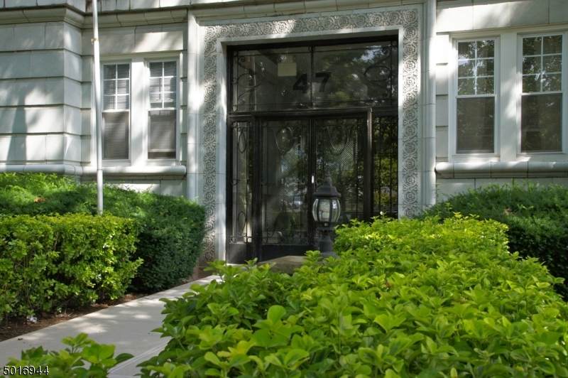 47 N Fullerton Ave - Photo 1