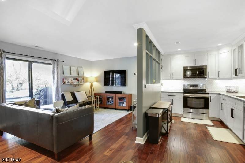 2 Montgomery St - Photo 1
