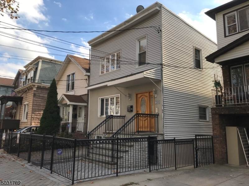 105 Waverly St - Photo 1
