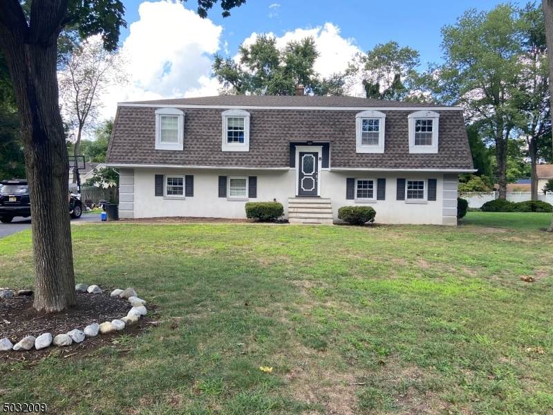 8 Daria Dr - Photo 1