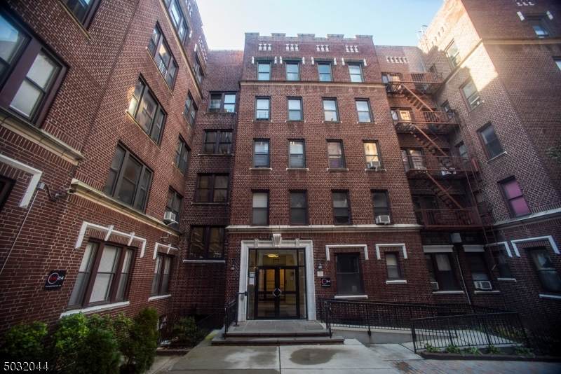 277 Harrison Ave, Unit 3A - Photo 1