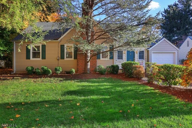 551 Ayres Ave - Photo 1