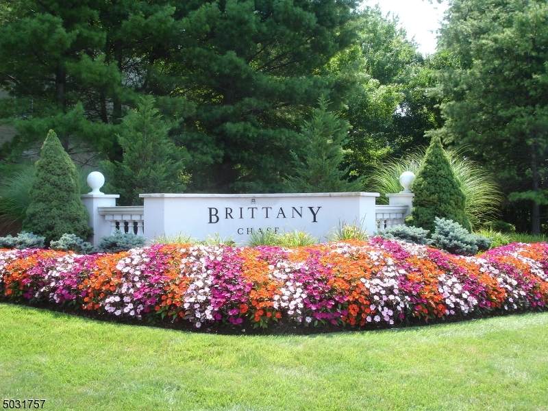 1118 Brittany Dr - Photo 1