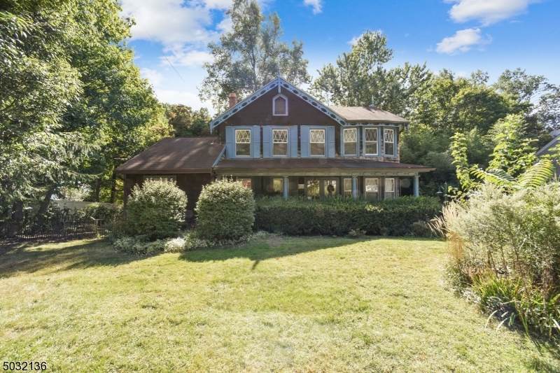 746 Springfield Ave - Photo 1