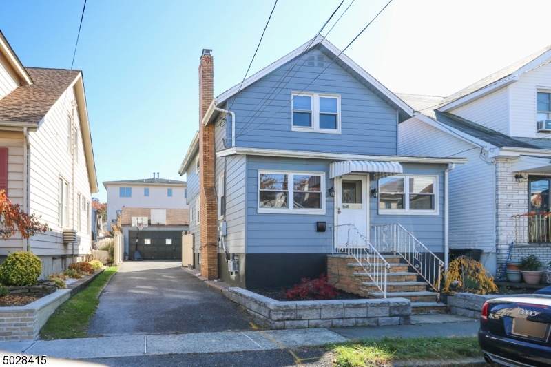 440 9TH ST - Photo 1