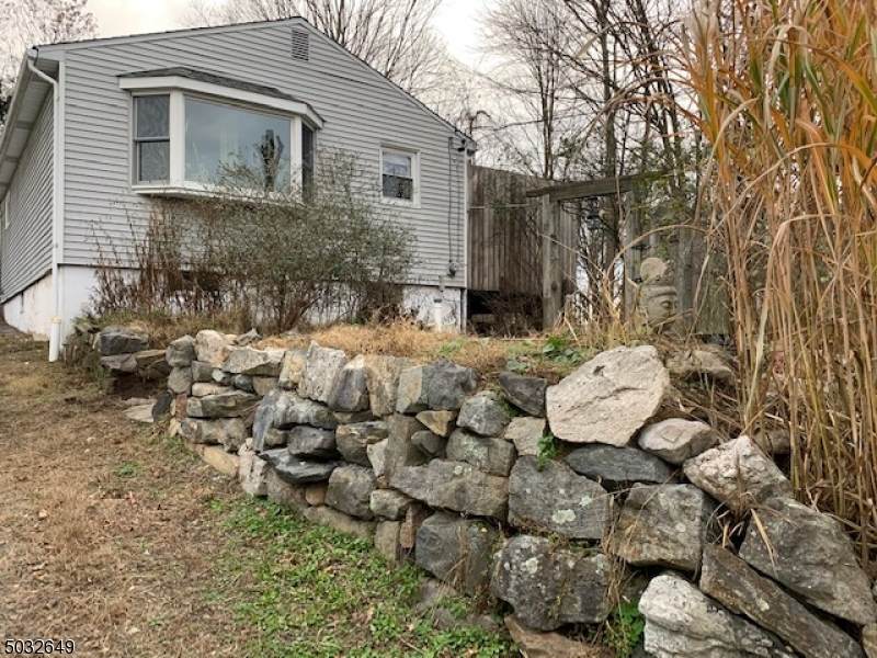 19 Pepperidge Rd - Photo 1