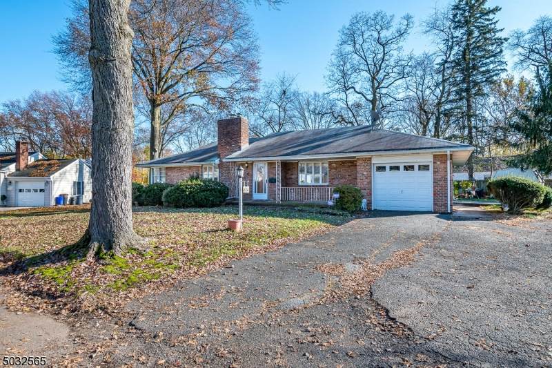 874 Crescent Dr - Photo 1