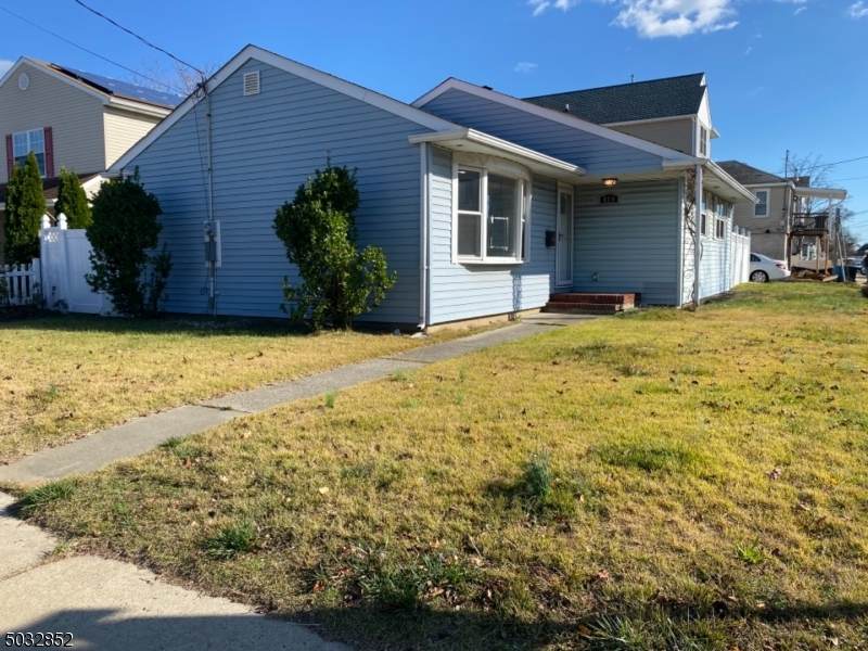 814 Florence Ave - Photo 1