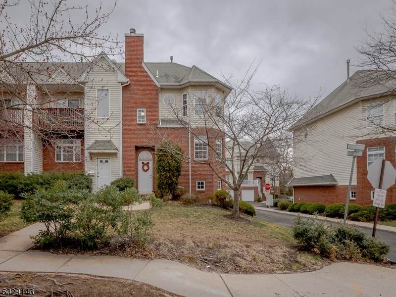 8 Cottage Ct - Photo 1