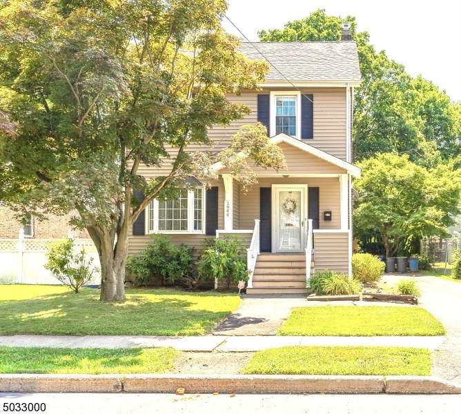 1944 Mountain Ave - Photo 1