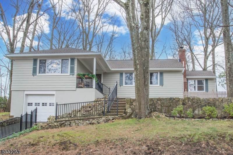 126 Hillcrest Ave - Photo 1