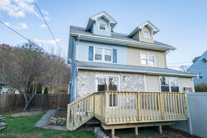25 Ringwood Ave - Photo 1