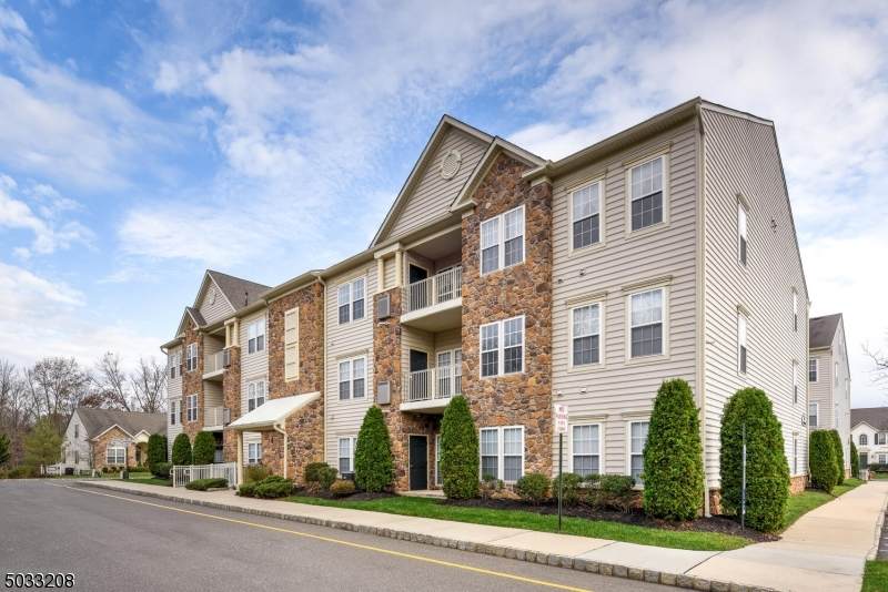 4 Steele Pl Apt M - Photo 1