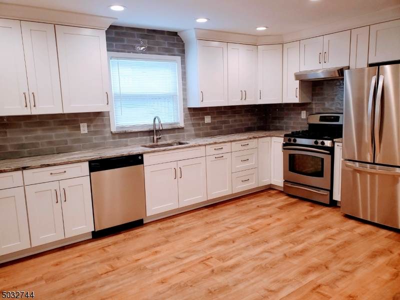 15 Loveland St - Photo 1