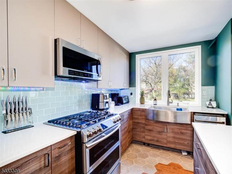 164 Williams Ave - Photo 1