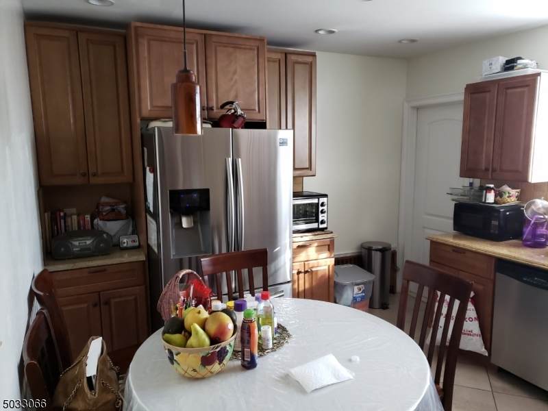 395 E 42Nd St - Photo 1